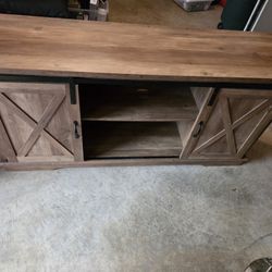 Walker Edison Richmond Modern Farmhouse Sliding Barn Door TV Stand