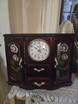 Vintage Y2K Jewerly Music Box