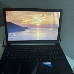 HP LAPTOP COMPUTER W/ PROTECTIVE COVER AND LAPTOP BAG