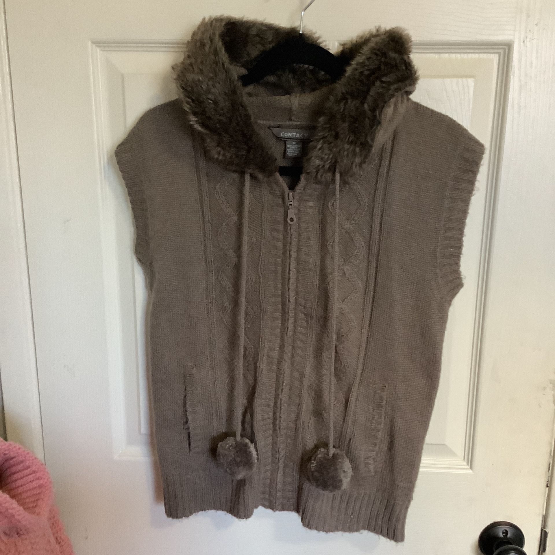 Women’s Sweater Vest With Fur Trim Hood. Size S