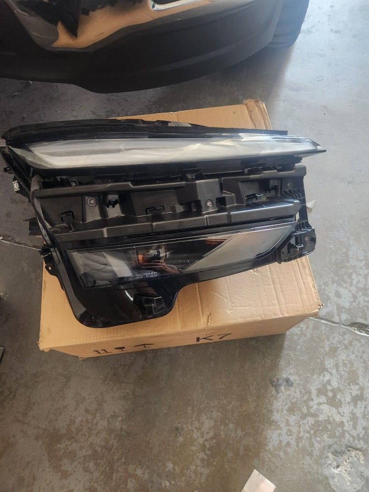 2025-2026 Tesla Model Y Juniper Right Headlight