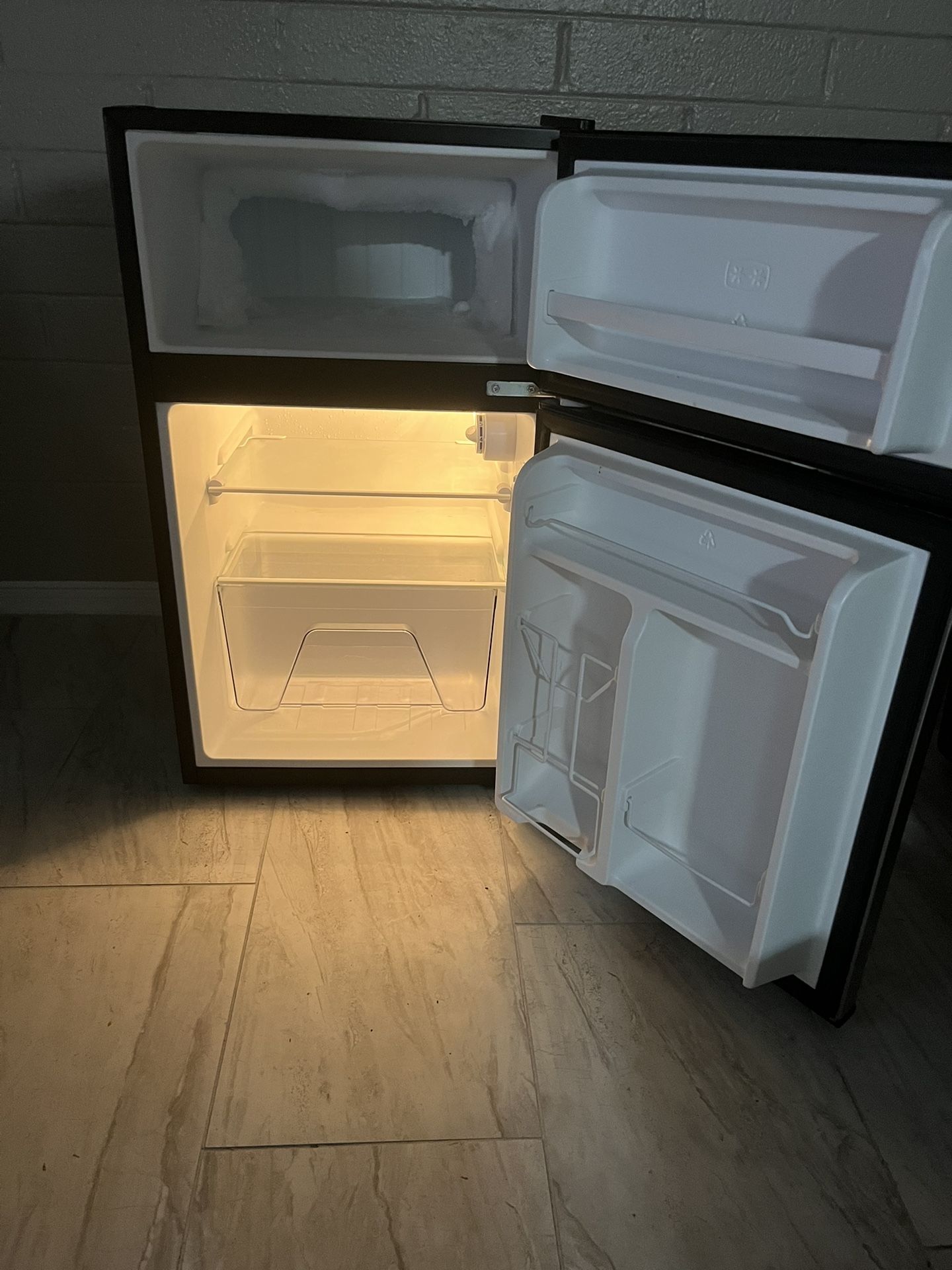 Mini Fridge 