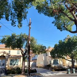 Disneyland ticket need 5 today or tomorrow walk in and pay