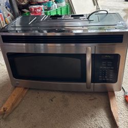 GE Over The Range Microwave /With Exhaust Fan .