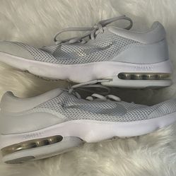 Nike Men's Shoes in Light Gray size 11.5