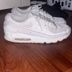 all white airmaxes in good condition just needa be cleaned