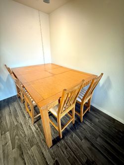 Dining room table