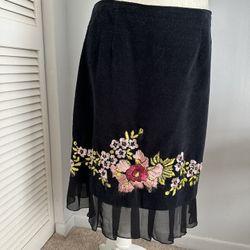 Feminine Black Embroidered Skirt 
