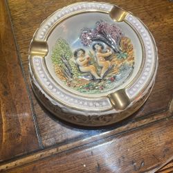 Vintage R Capodimonte ITALY 1535/352 Ashtray Cherubs Serene Relief