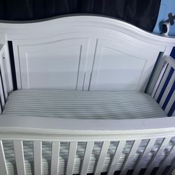 White Baby Crib, Adjustable Height