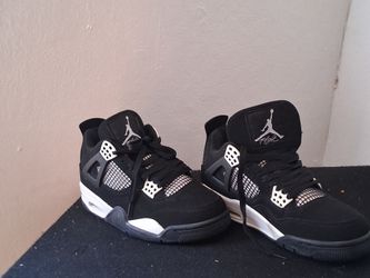 Jordan Retro 4 size 9