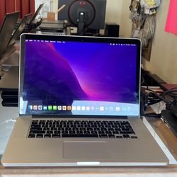 MacBook Pro Core i7 16GB Ram 256 GB SSD 15 Inch Screen 