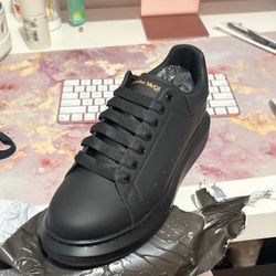 Black Alexander McQueen’s Size 44 / 10