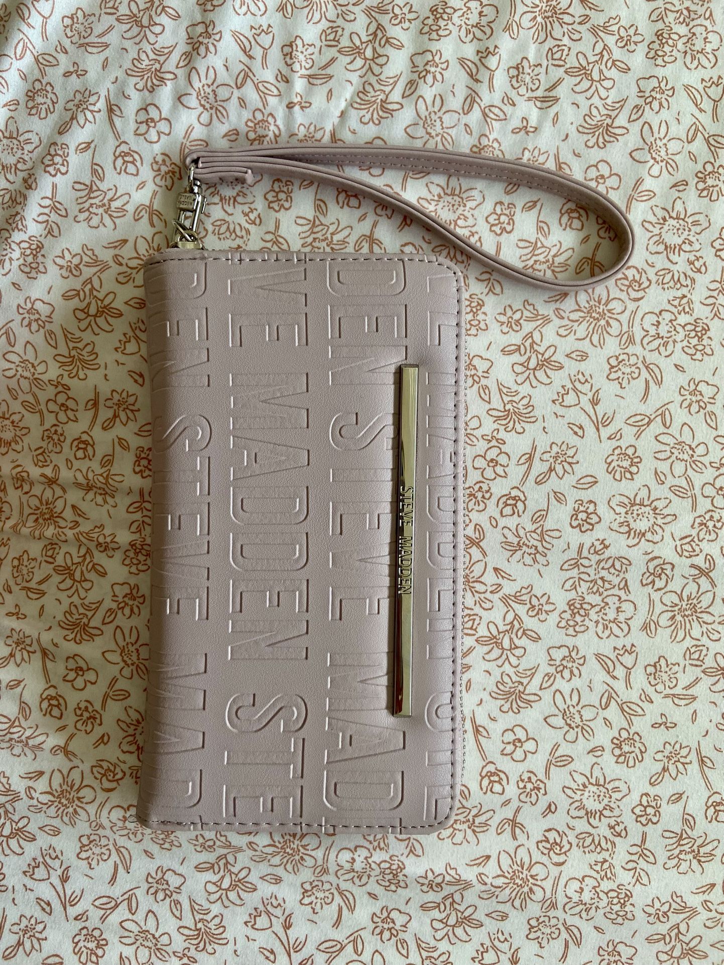 Steve Madden Mauve Wristlet