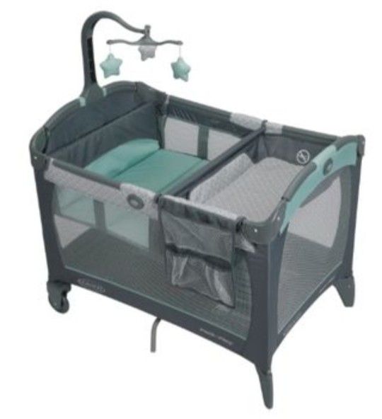 Graco Pack 'n Play Change 'n Carry Playard with Bassinet, Manor.