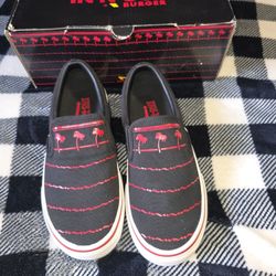 NWT In N Out Slid On Black Cup Shoes Y5  W6½