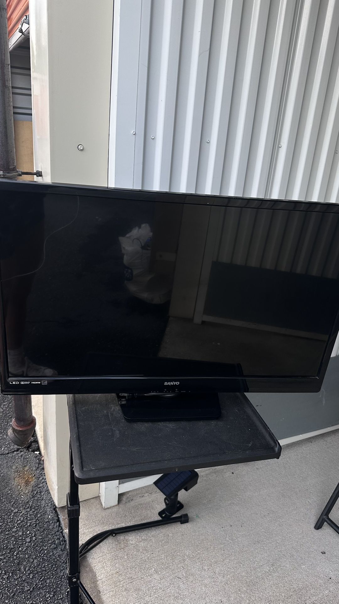 Sanyo 32 inch LED TV with and 2 HDMI ports