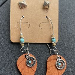 New 2 Pair Beaded Dangle Drop Earrings. 