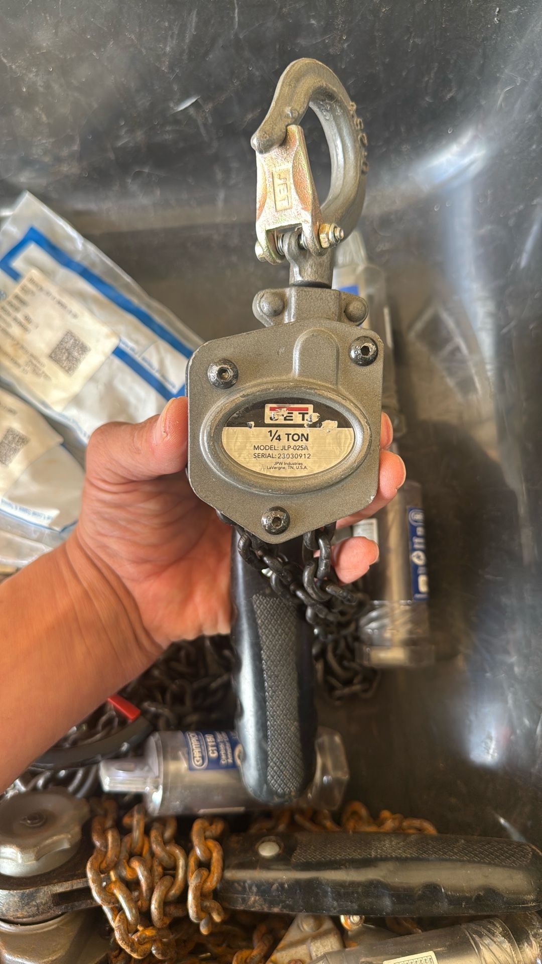 1/4 Ton @ 1/2 Ton Chain Come Along Hoist.