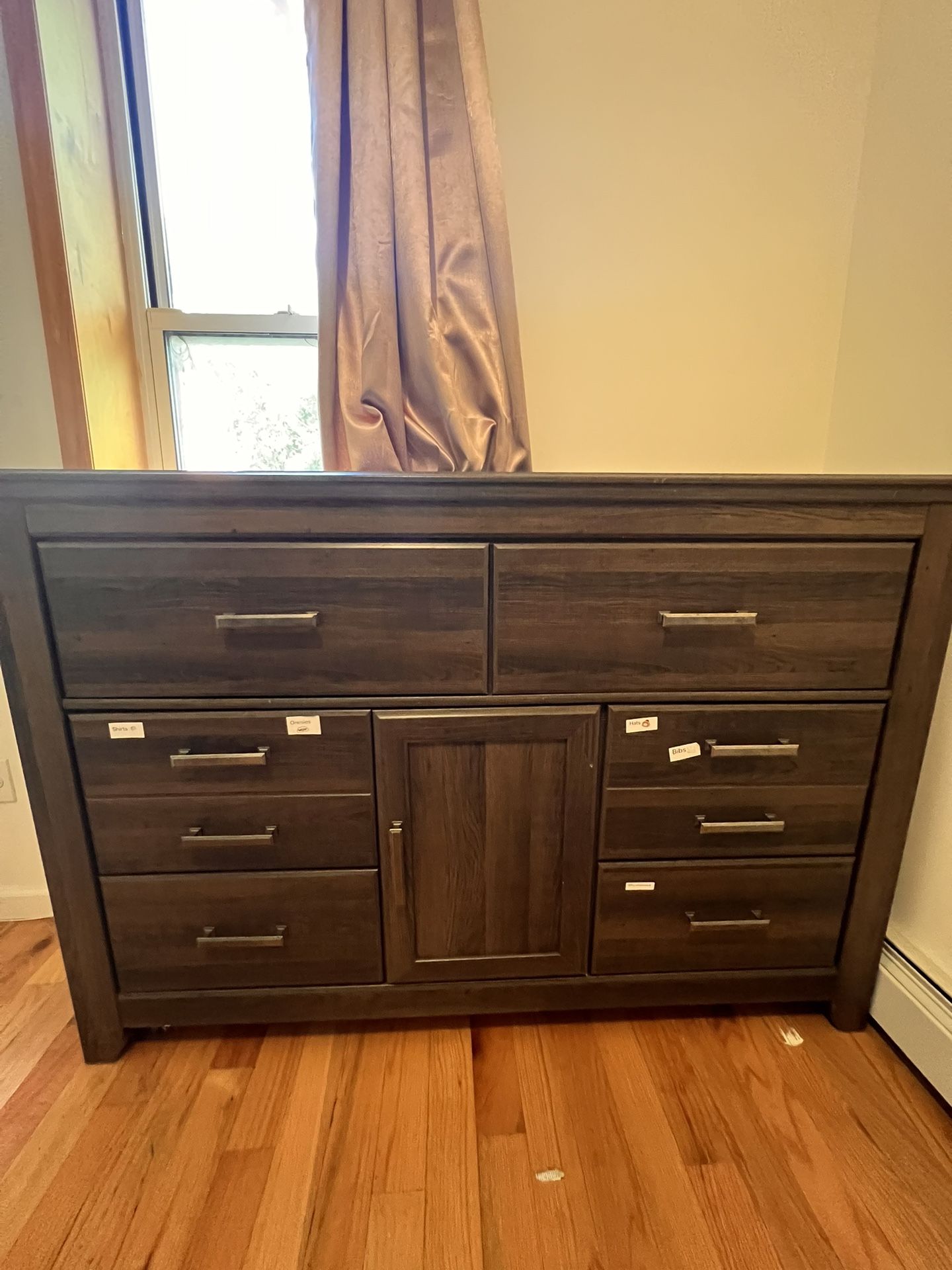 Vintage Dresser In Great Condition