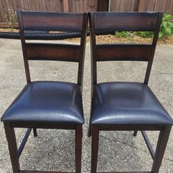 2 Chairs .