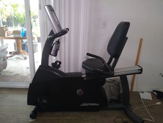 Life Fitness R1 Recumbent Exercise Bike, Like New