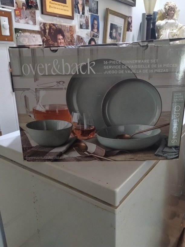 16 Piece Dinnerware Set 