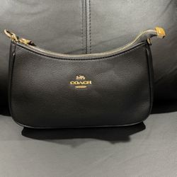 Coach Black Leather Shoulder purse with Gold Hardware