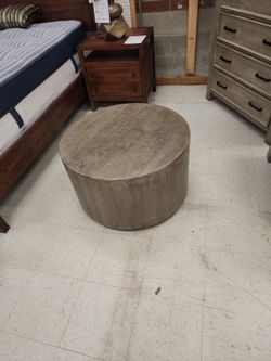 ROUND COFFEE TABLE 