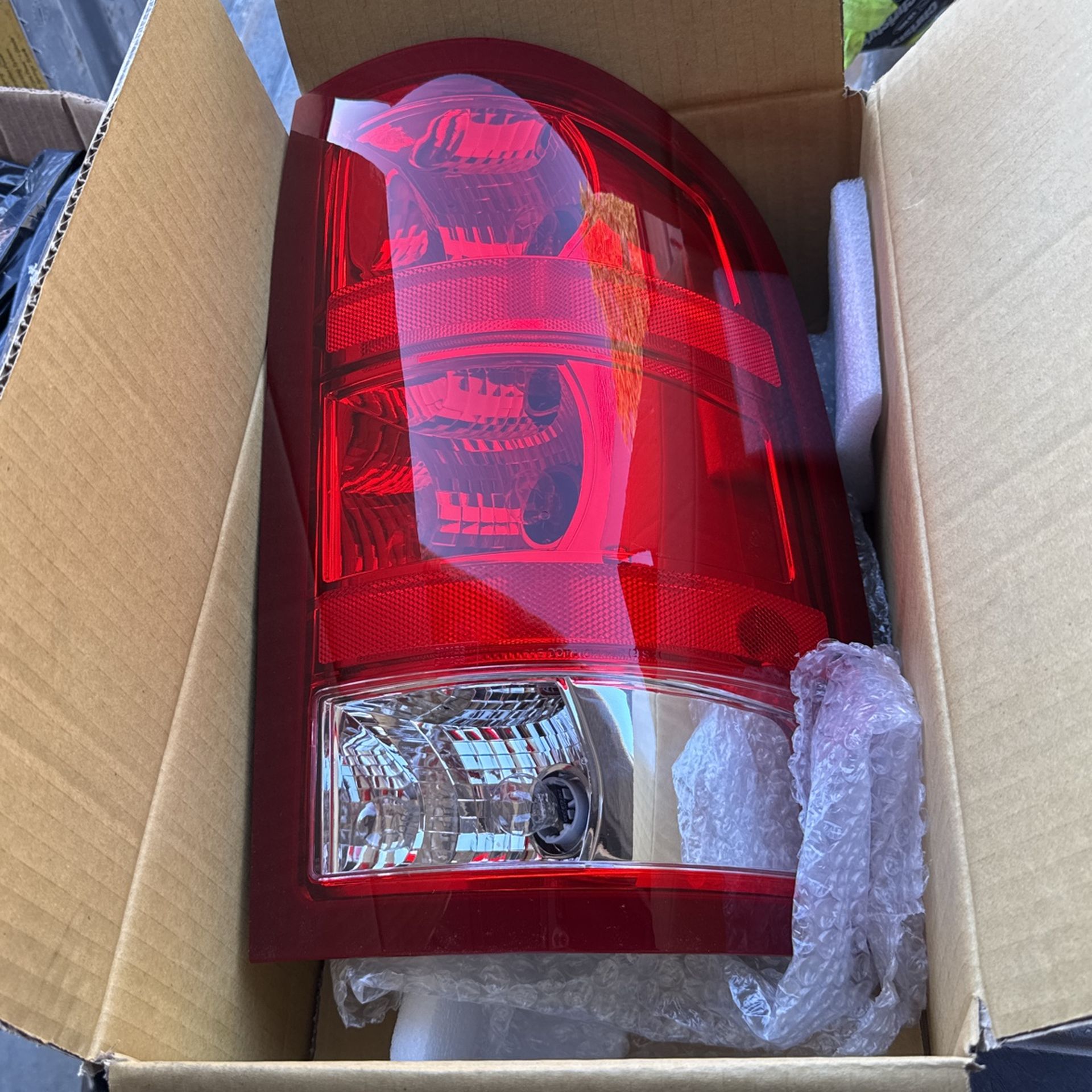 07-13 GMC Tail Light
