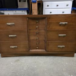 Mid Century Modern MCM Walnut 9 Drawer Dresser