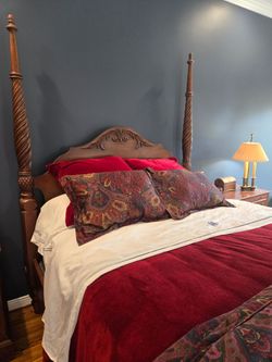 Wood Four-Poster Bed Frame - Queen