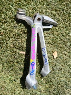 06-10 Suzuki GSXR 600 750 ADC6 37H-R Right Side Footpeg and Bracket