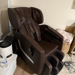 Massage Chair! Fully Functional!! Has minor tear that’s covered with headrest - see pics 
