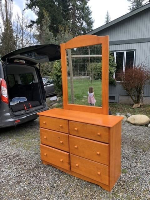 Beautiful Dresser & Mirror Set