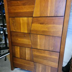 Wood dresser 5 drawers