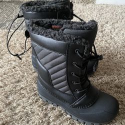 *NEW*Kids Snow Boots Size 2