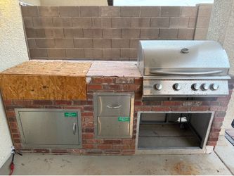 Outdoor Kitchen with Built-In Sizzler Grill