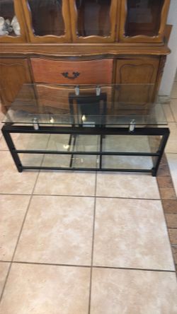 Tv/entertainment stand