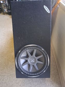 15" Kicker CVX no rips or holes