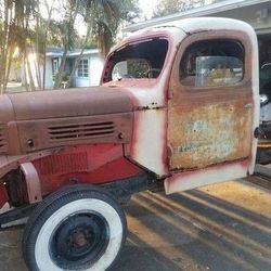 1946 Dodge Pickup - all parts, turning motor & title
