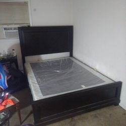 Black Queen-size Bedroom Set