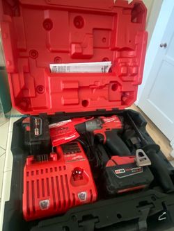 Milwaukee M18 FUEL Drill Kit with Batteries and Charger