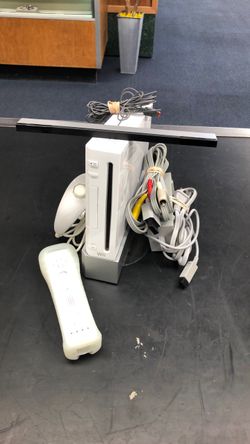 Nintendo Wii Console with Accessories (70512560)