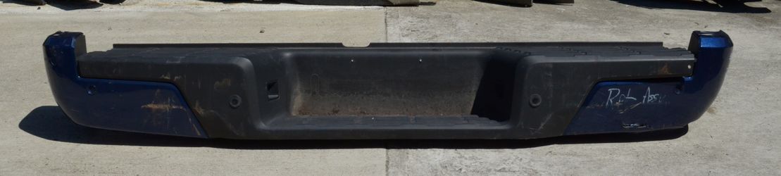 USED REF#M080 || 2022-2024 NISSAN FRONTIER || REAR METAL BUMPER