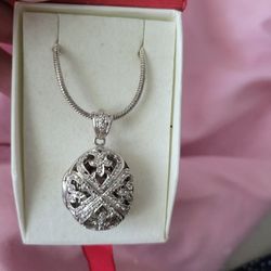 Heavy Diamond Pendant Necklace Affinity Brand (Each Hold Equals A Diamond) 