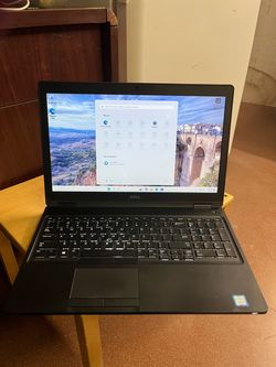 Dell latitude 5580 15.6inch I5-7300 @ 2.60 GHz  8GB RAM  256GB SSD Windows 11 pro. SMALL CRACK ON THE LEFT CORNER. See pictures fore more details  NO 