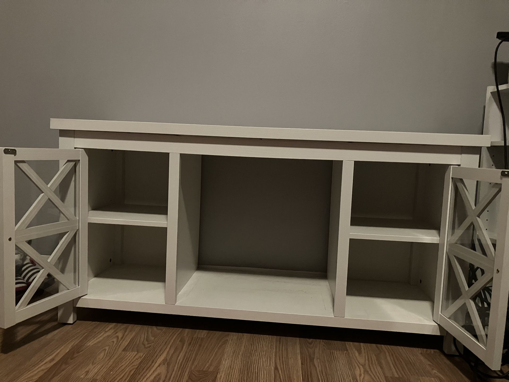 White Wood TV Stand/Entertainment Centre