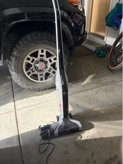 Lightweight rechargeable vacuum