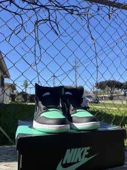 Jordan 1 Green Glow